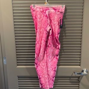 Pink workout pants w/ butt scrunch Size: L Brand: Lici Fit IG: licifit